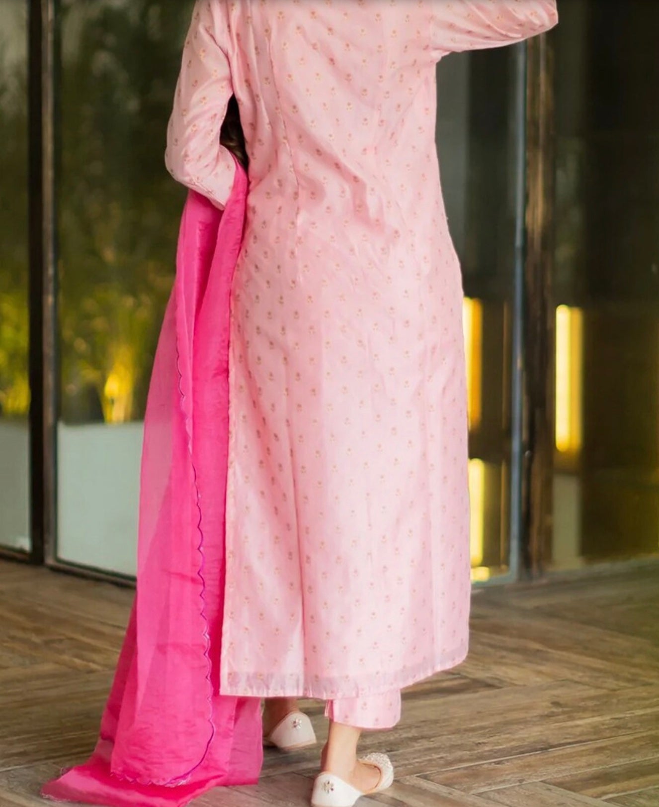 Women Pink Floral Printed Kurta with Trousers & Dupatta